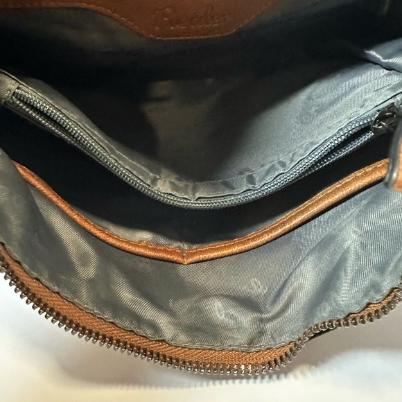 Realer Chic Tan Leather Shoulder Bag - Picture 6 of 9